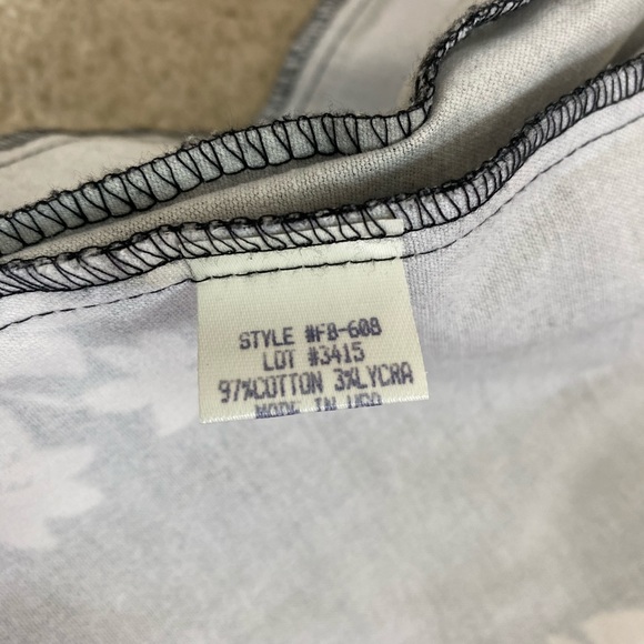 Cache Capri Pants NWT Black & White Floral - Picture 8 of 9